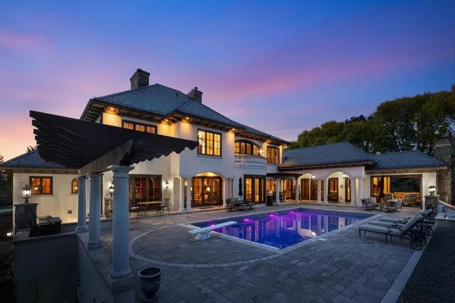 $3,995,000 | 1560 Hunter Drive, Wayzata, MN 55391