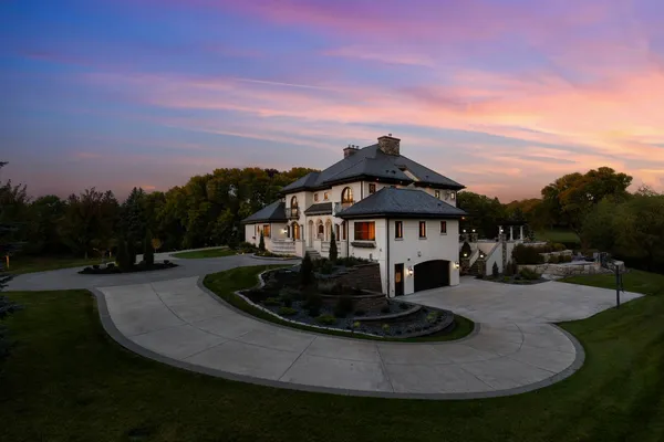 $3,995,000 | 1560 Hunter Drive, Wayzata, MN 55391