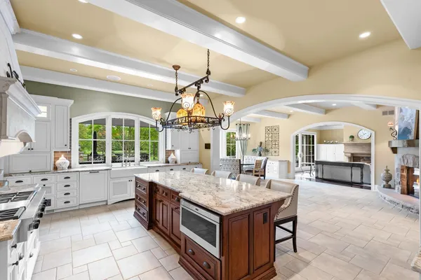 $3,995,000 | 1560 Hunter Drive, Wayzata, MN 55391