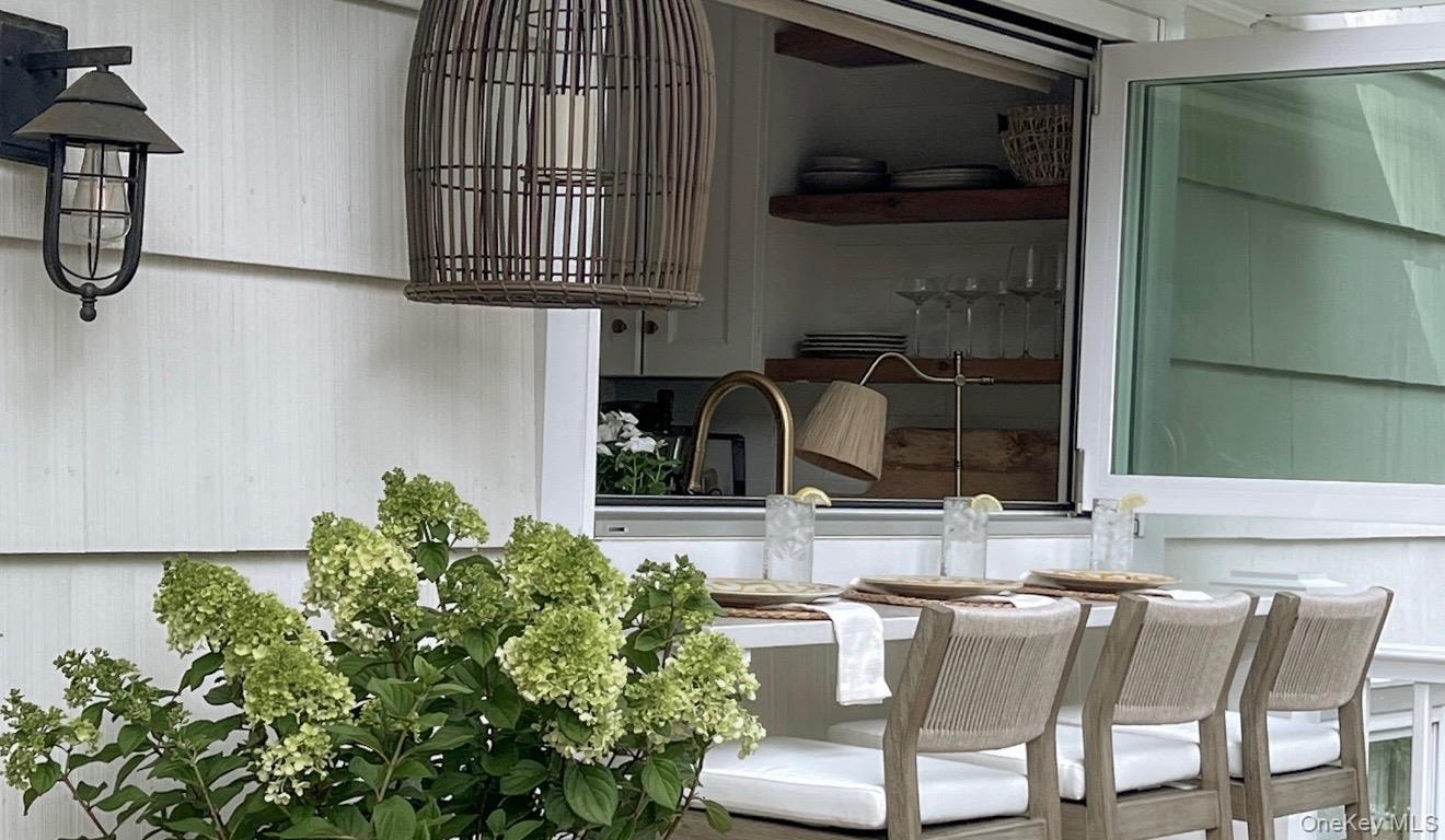 87 Inverness Road New Rochelle, NY 10804 - Photo 12 of 29 Indoor-Outdoor Dining