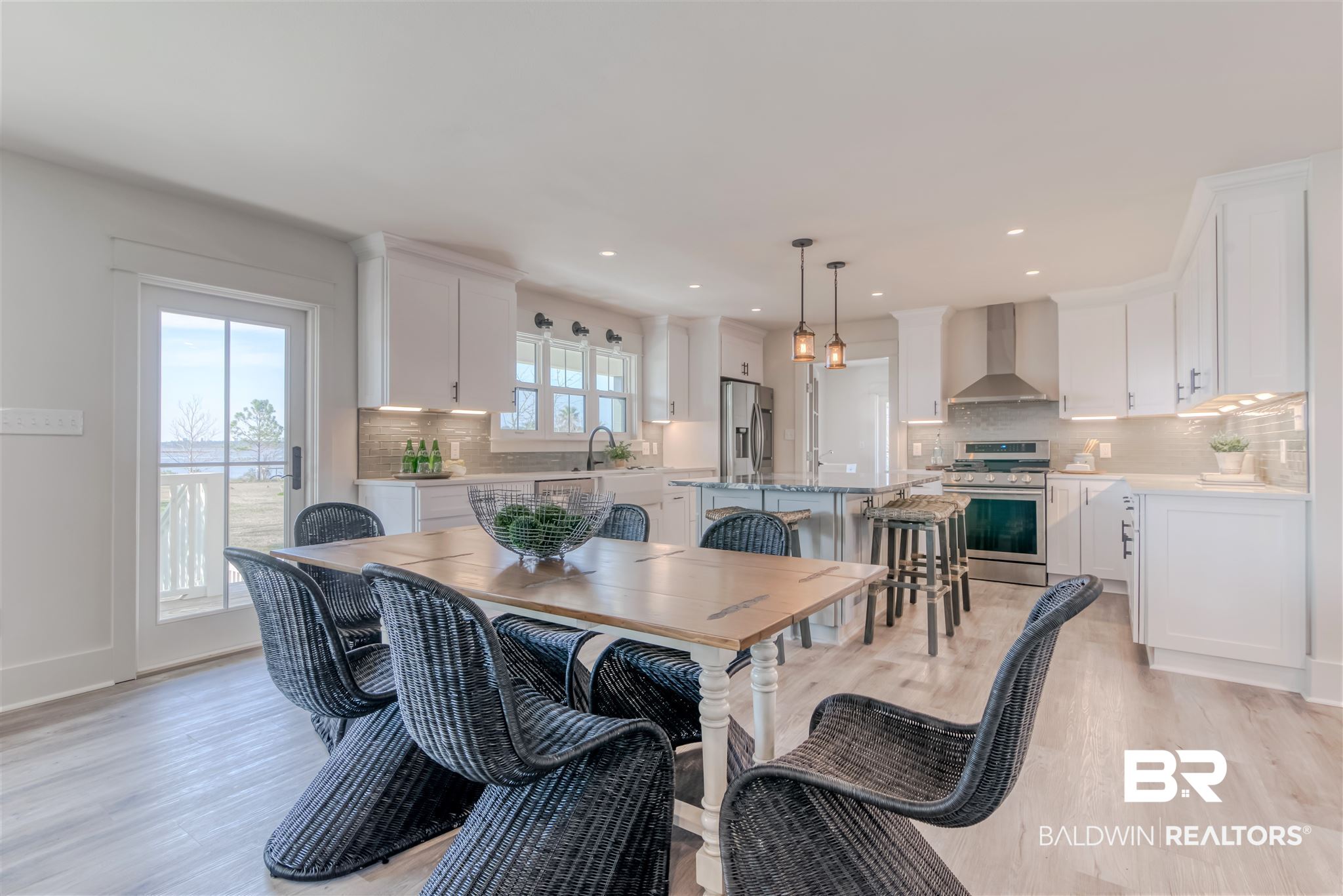 17150 Oyster Bay Road Gulf Shores, AL 36542 - Photo 9 of 41 Dining/Kitchen