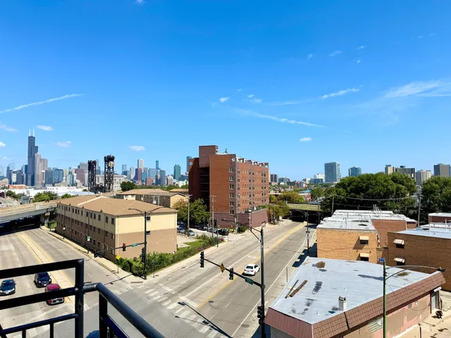 $375,000 | 2310 South Canal Street, Unit 401, Chicago, IL 60616
