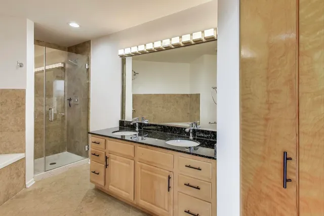 $375,000 | 2310 South Canal Street, Unit 401, Chicago, IL 60616