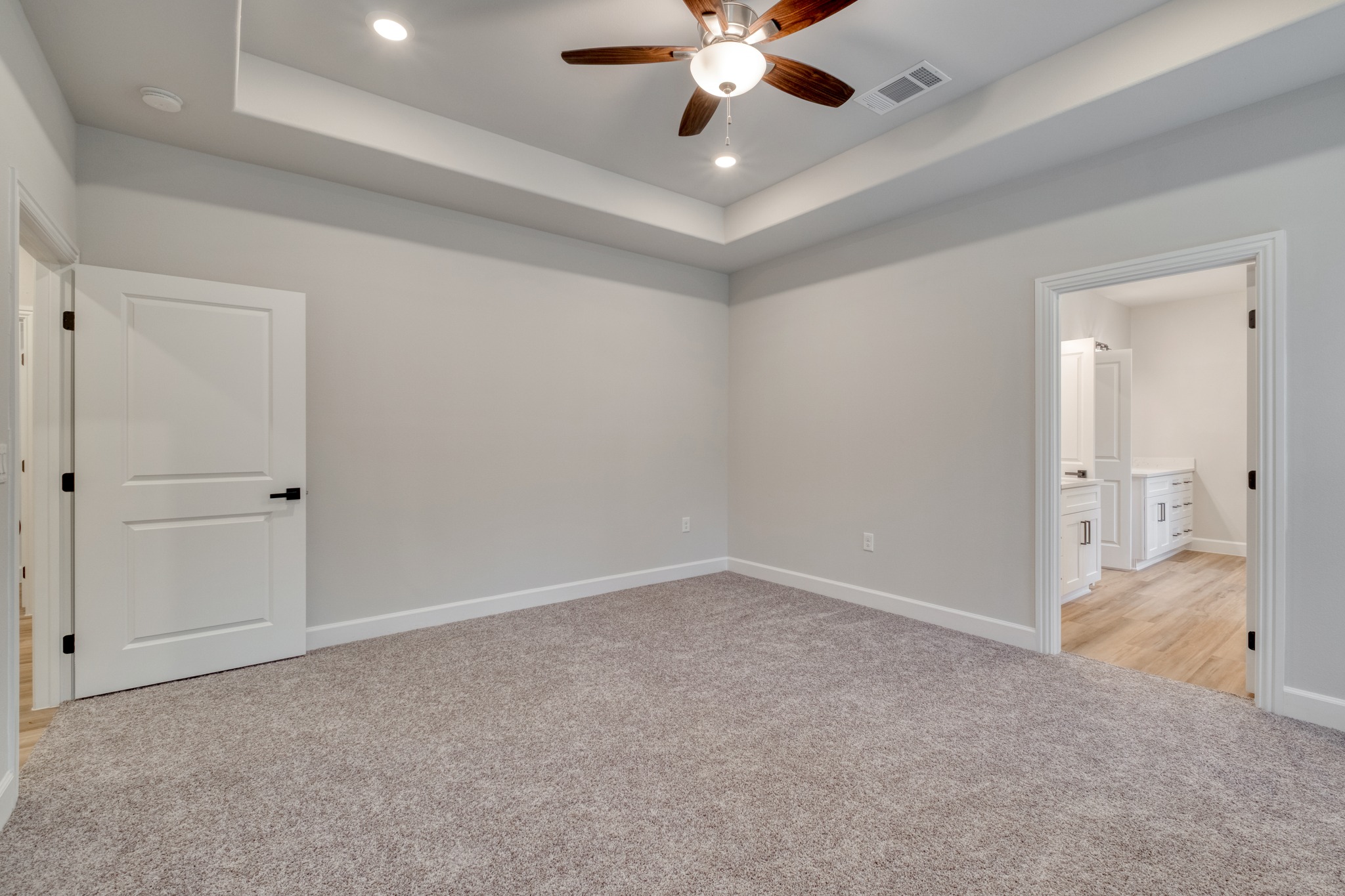 116 Pine Point Cove Elgin, TX 78621 - Photo 15 of 27 Spacious carpeted room featuring a tray ceiling with recessed lighting and a ceiling fan