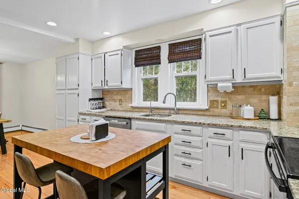 $399,900 | 1002 Fort Hunter Road, Rotterdam, NY 12303