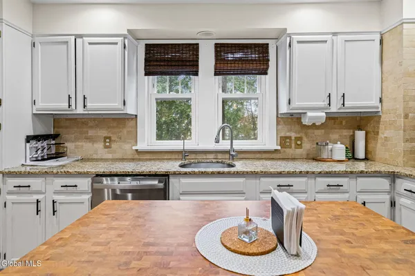 $399,900 | 1002 Fort Hunter Road, Rotterdam, NY 12303