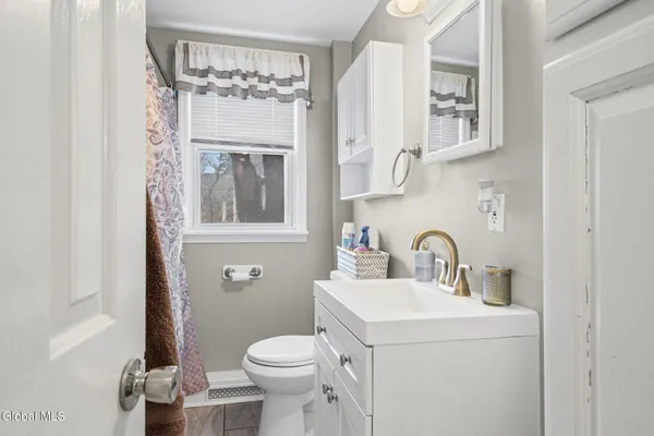 $399,900 | 1002 Fort Hunter Road, Rotterdam, NY 12303