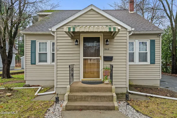 $399,900 | 1002 Fort Hunter Road, Rotterdam, NY 12303