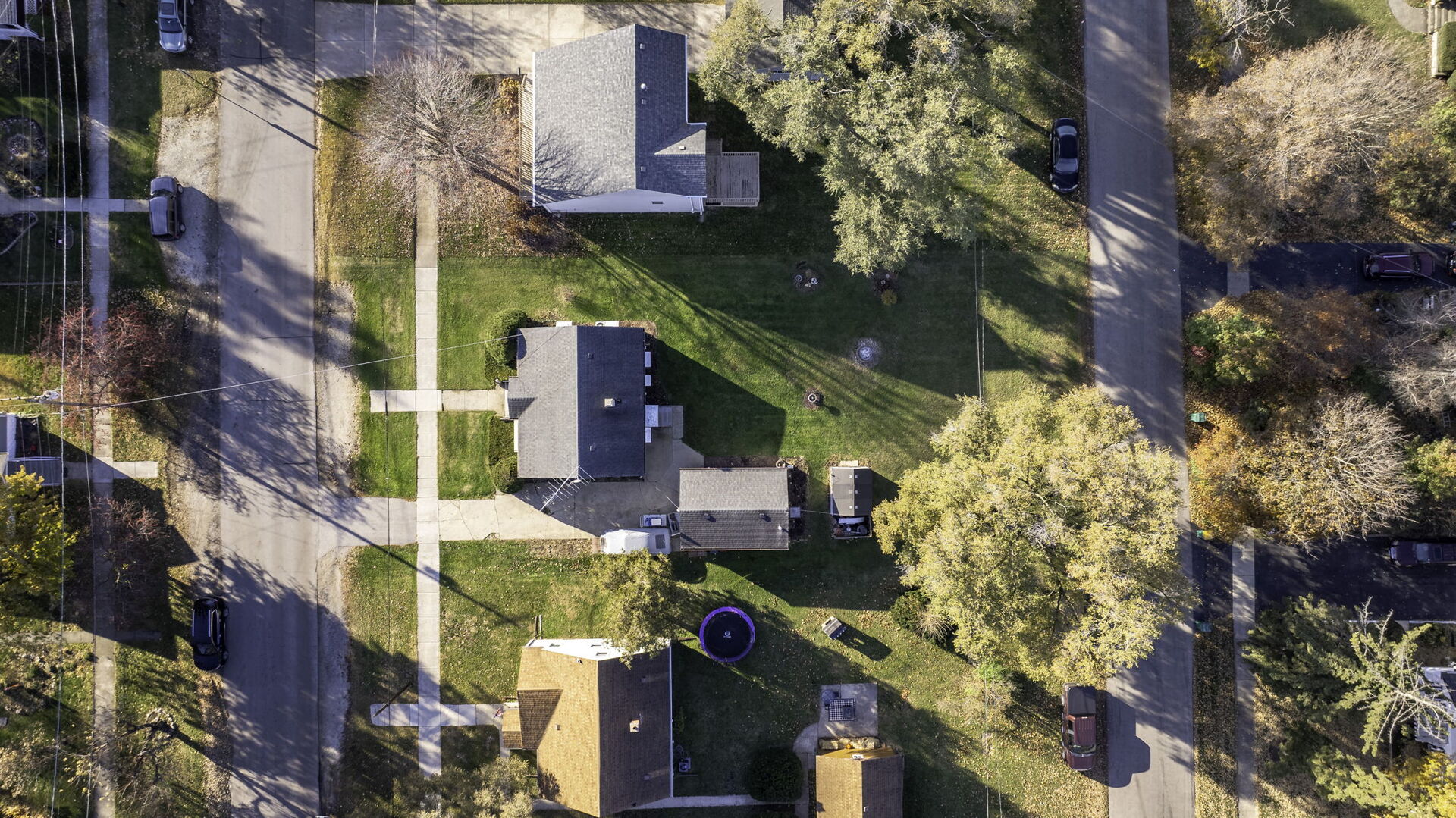 711 Clinton Street Lockport, IL 60441 - Photo 14 of 22 a aerial view of multi story residential apartment building with yard