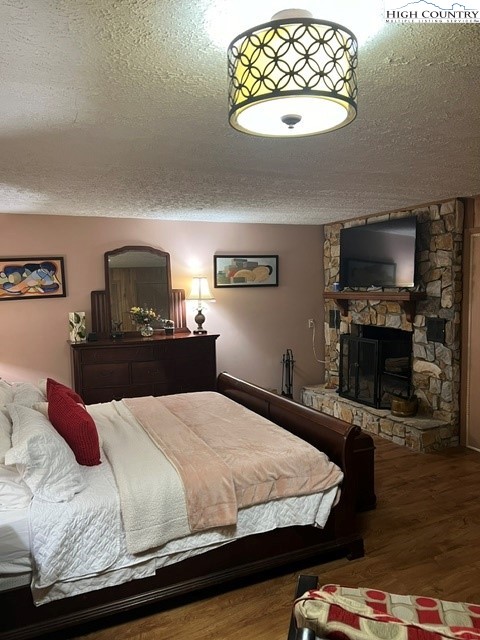114 Lady Slipper Loop Newland, NC 28657 - Photo 29 of 50 a bedroom with a bed and a television