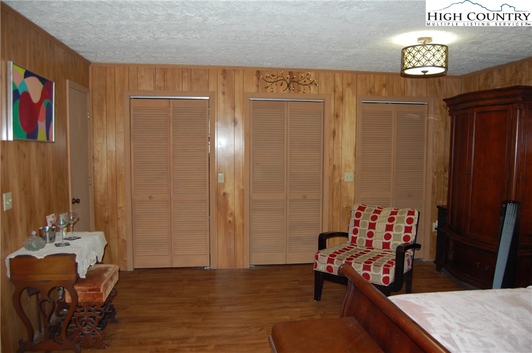 114 Lady Slipper Loop Newland, NC 28657 - Photo 33 of 50 a room with furniture