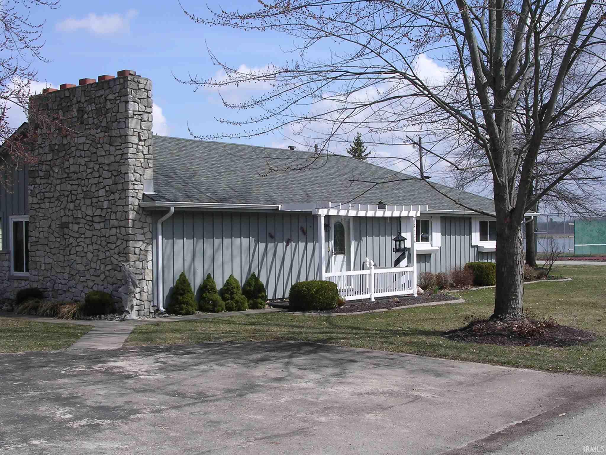 8136 East Cherokee Road Syracuse, IN 46567 - Photo 1 of 14 Gallery Image 1