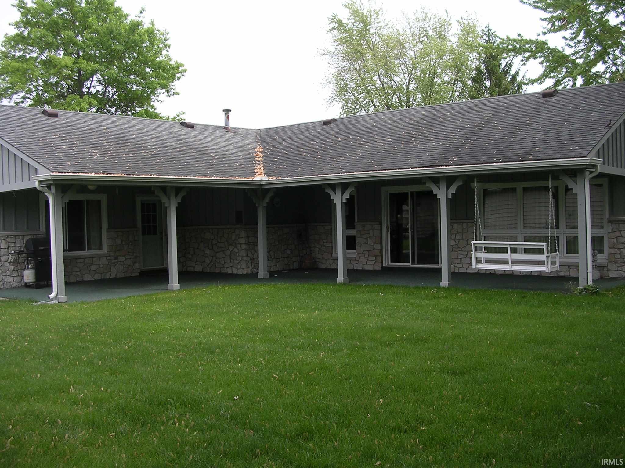 8136 East Cherokee Road Syracuse, IN 46567 - Photo 2 of 14 Gallery Image 2