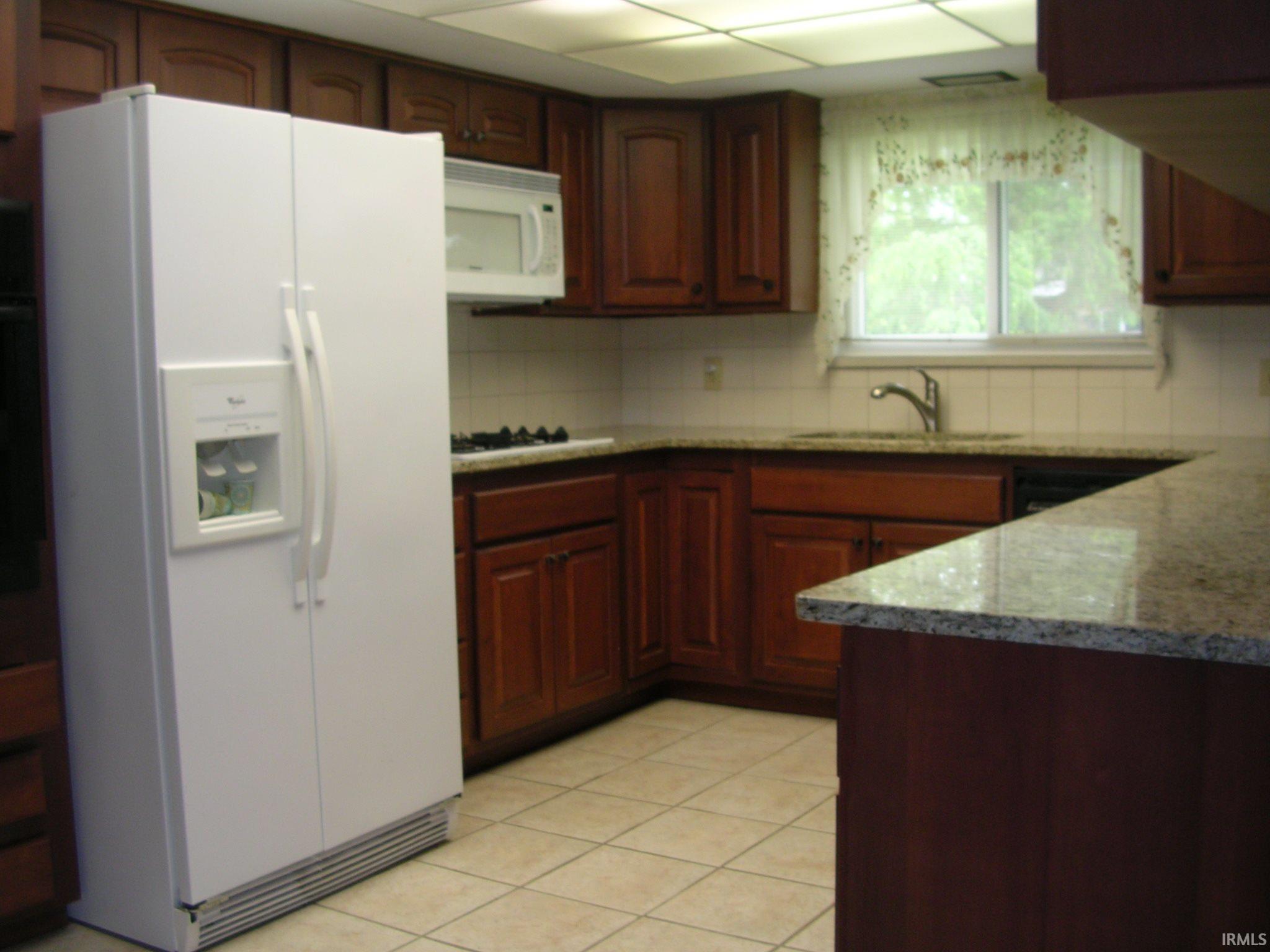 8136 East Cherokee Road Syracuse, IN 46567 - Photo 9 of 14 Gallery Image 9