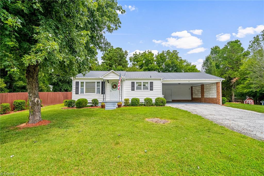 225 Lake Road Thomasville, NC 27360 - Photo 2 of 24 Gallery Image 2