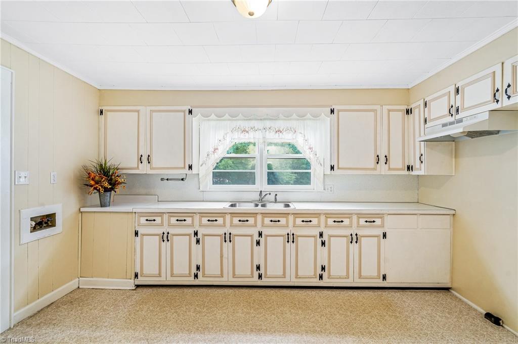 225 Lake Road Thomasville, NC 27360 - Photo 14 of 24 Gallery Image 14