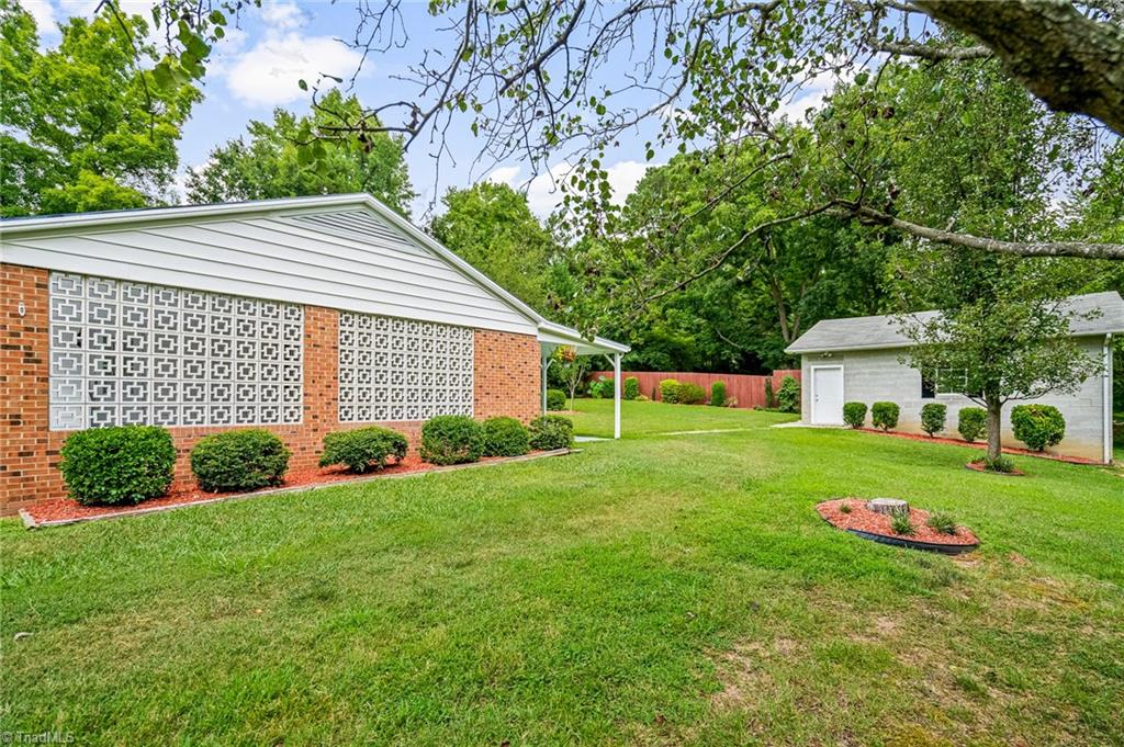 225 Lake Road Thomasville, NC 27360 - Photo 18 of 24 Gallery Image 18