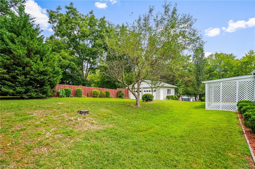 225 Lake Road Thomasville, NC 27360 - Photo 19 of 24 Gallery Image 19
