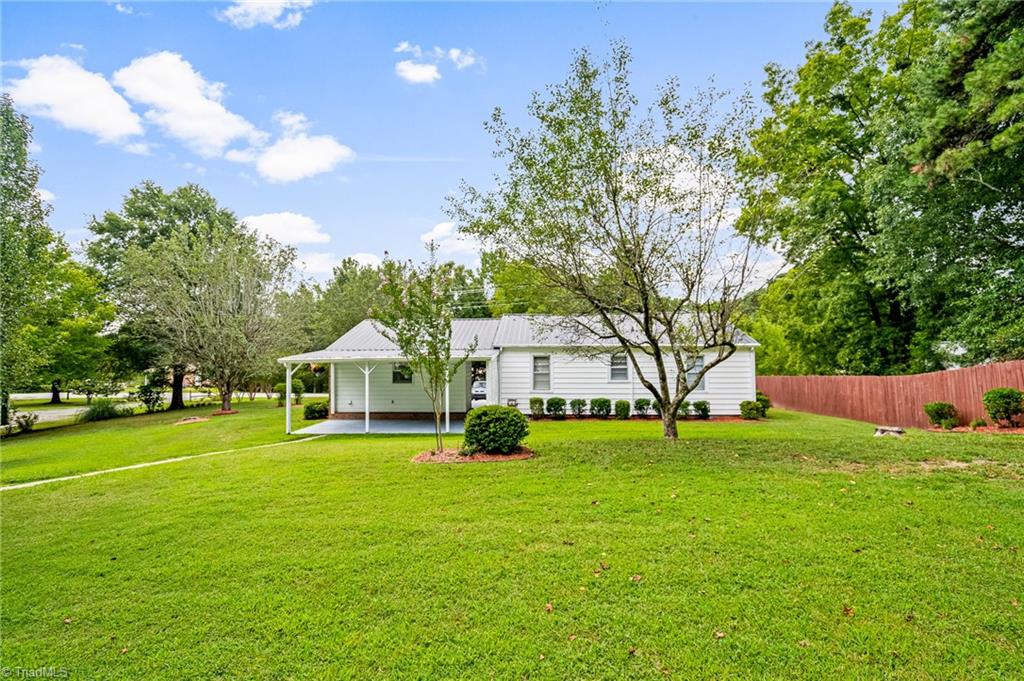 225 Lake Road Thomasville, NC 27360 - Photo 21 of 24 Gallery Image 21
