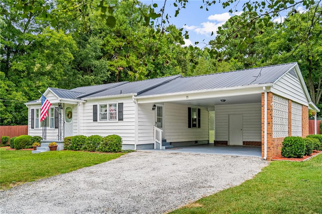 225 Lake Road Thomasville, NC 27360 - Photo 4 of 24 Gallery Image 4