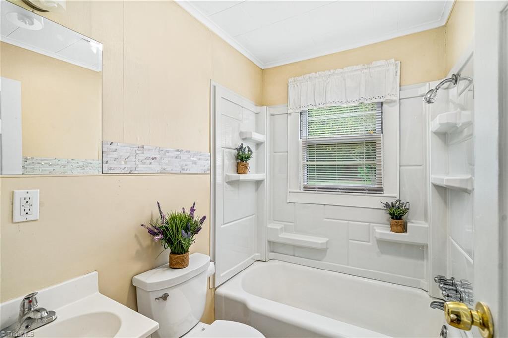225 Lake Road Thomasville, NC 27360 - Photo 10 of 24 Gallery Image 10