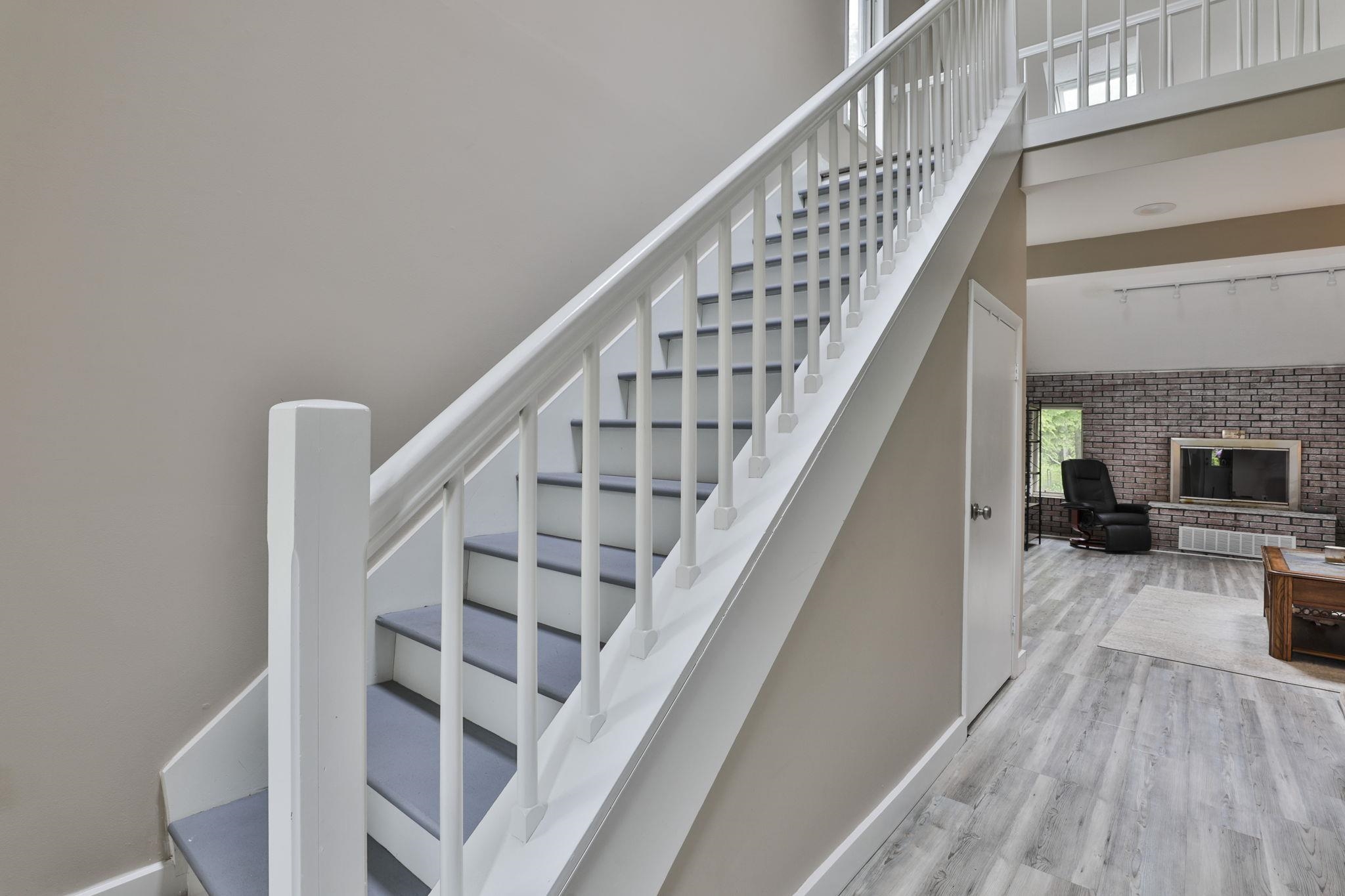 40 Derry Street Merrimack, NH 03054 - Photo 2 of 24 Gallery Image 2