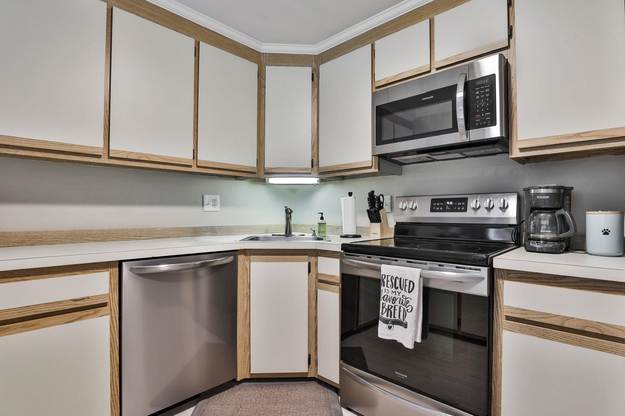 40 Derry Street Merrimack, NH 03054 - Photo 9 of 24 Gallery Image 9