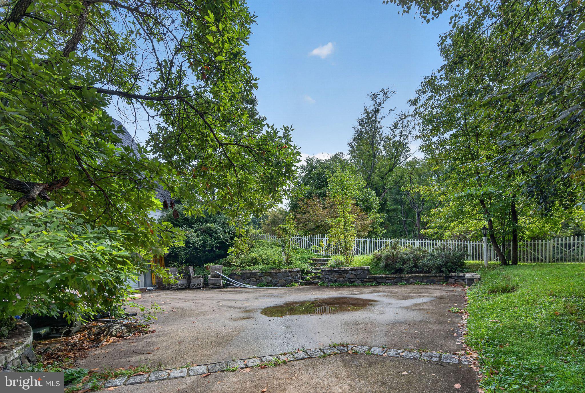 10024 Colvin Run Road Great Falls, VA 22066 - Photo 11 of 12 Gallery Image 11
