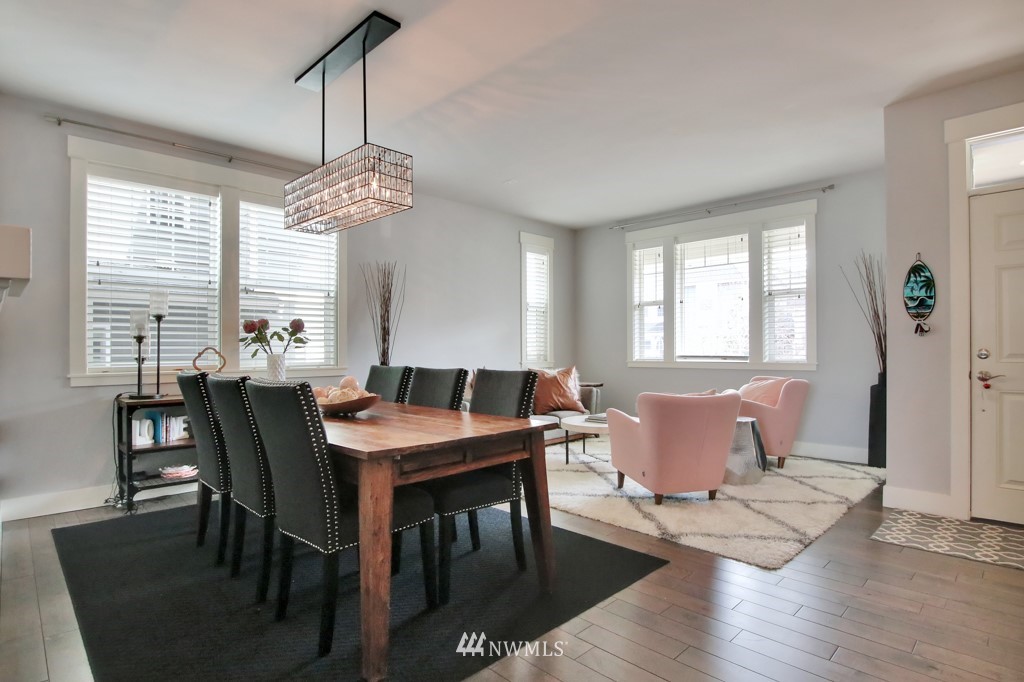 811 Mount Baker Avenue Northeast Renton, WA 98059 - Photo 4 of 27 Gallery Image 4