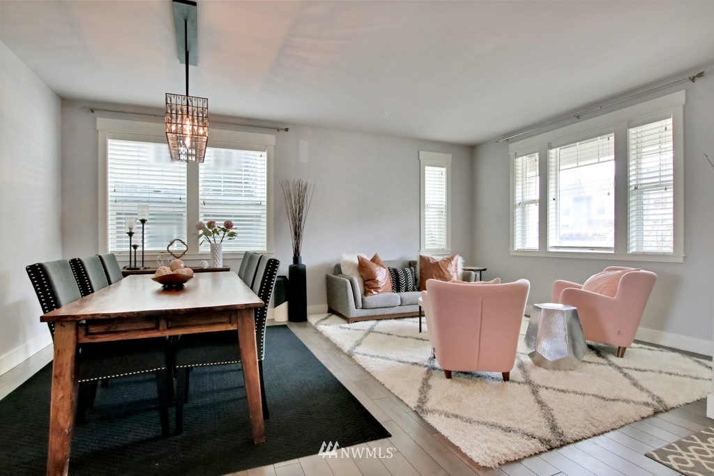 811 Mount Baker Avenue Northeast Renton, WA 98059 - Photo 5 of 27 Gallery Image 5