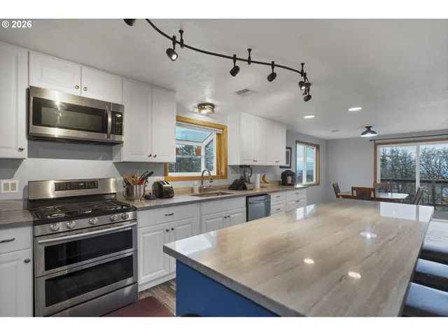 $875,000 | 33844 Sunnyview Drive Northeast, Albany, OR 97322