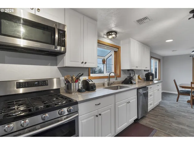 $875,000 | 33844 Sunnyview Drive Northeast, Albany, OR 97322