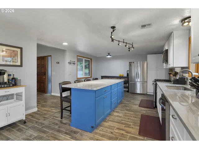 $875,000 | 33844 Sunnyview Drive Northeast, Albany, OR 97322