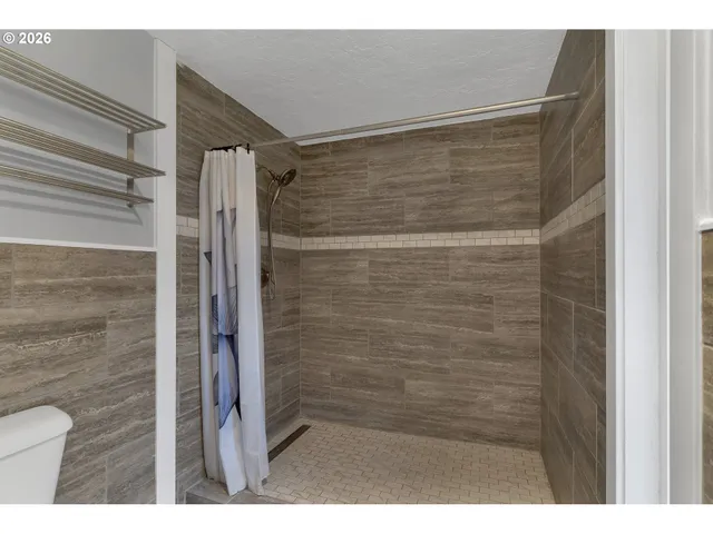 $875,000 | 33844 Sunnyview Drive Northeast, Albany, OR 97322