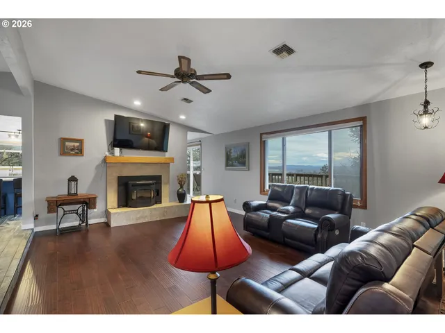 $875,000 | 33844 Sunnyview Drive Northeast, Albany, OR 97322