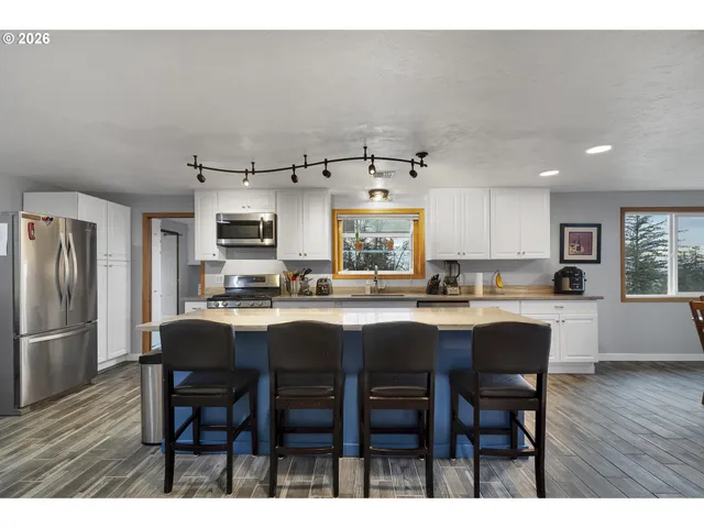 $875,000 | 33844 Sunnyview Drive Northeast, Albany, OR 97322