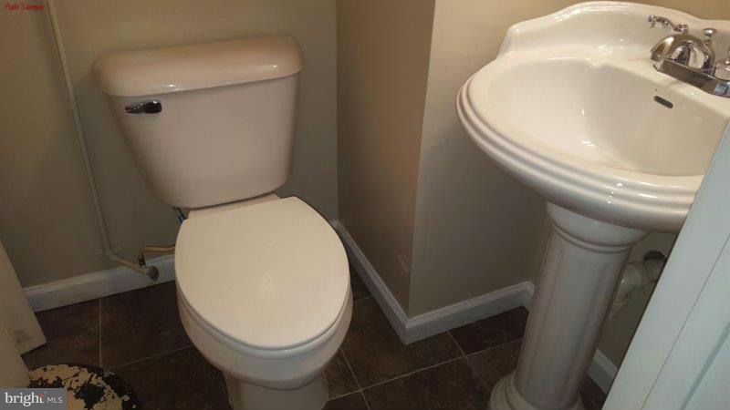 5503 Silverbell Road Baltimore, MD 21206 - Photo 21 of 30 Bath