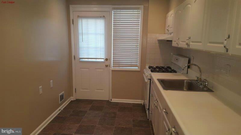 5503 Silverbell Road Baltimore, MD 21206 - Photo 8 of 30 Kitchen