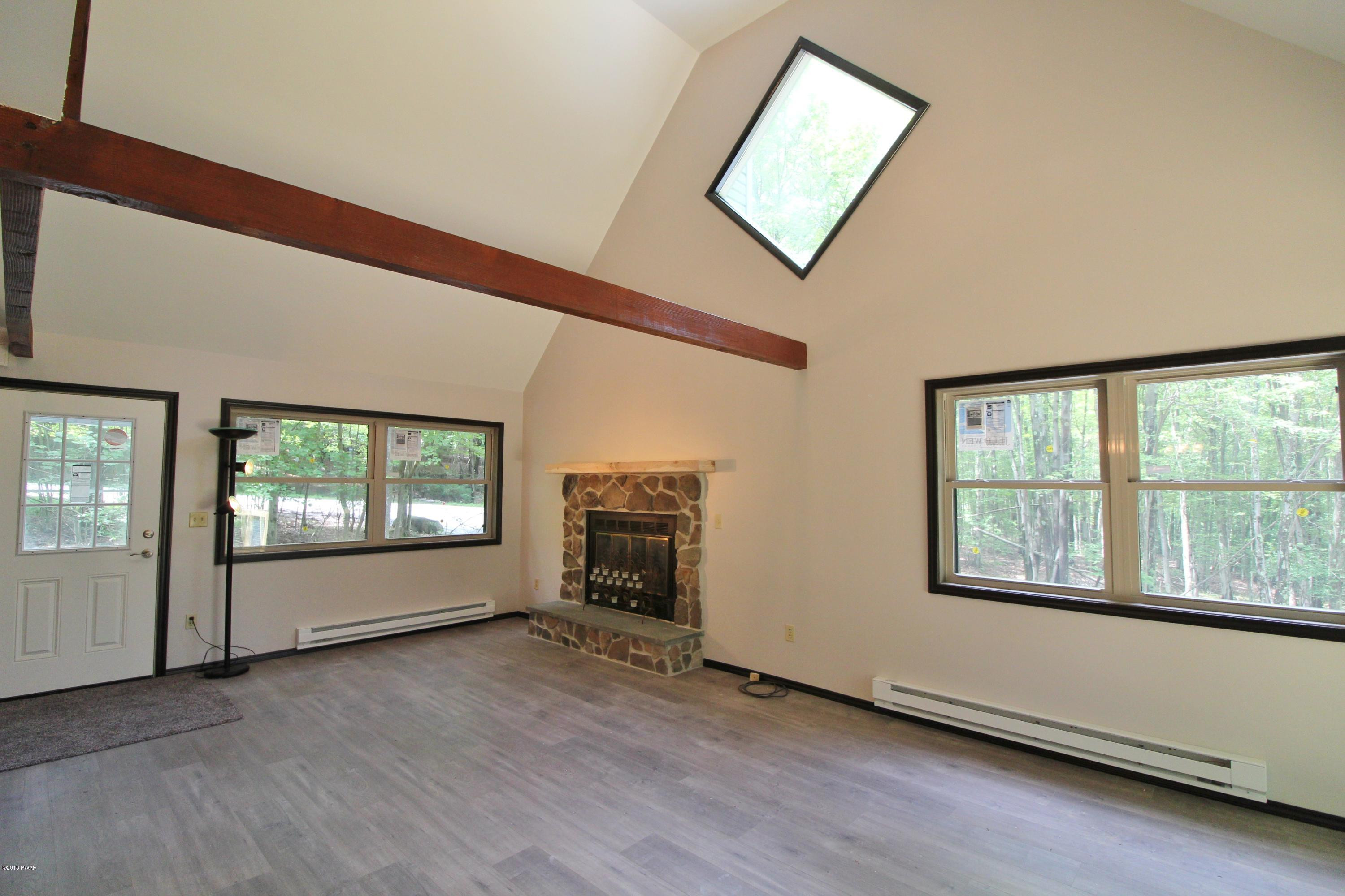 124 Ferris Road Hawley, PA 18428 - Photo 3 of 37 Great Room