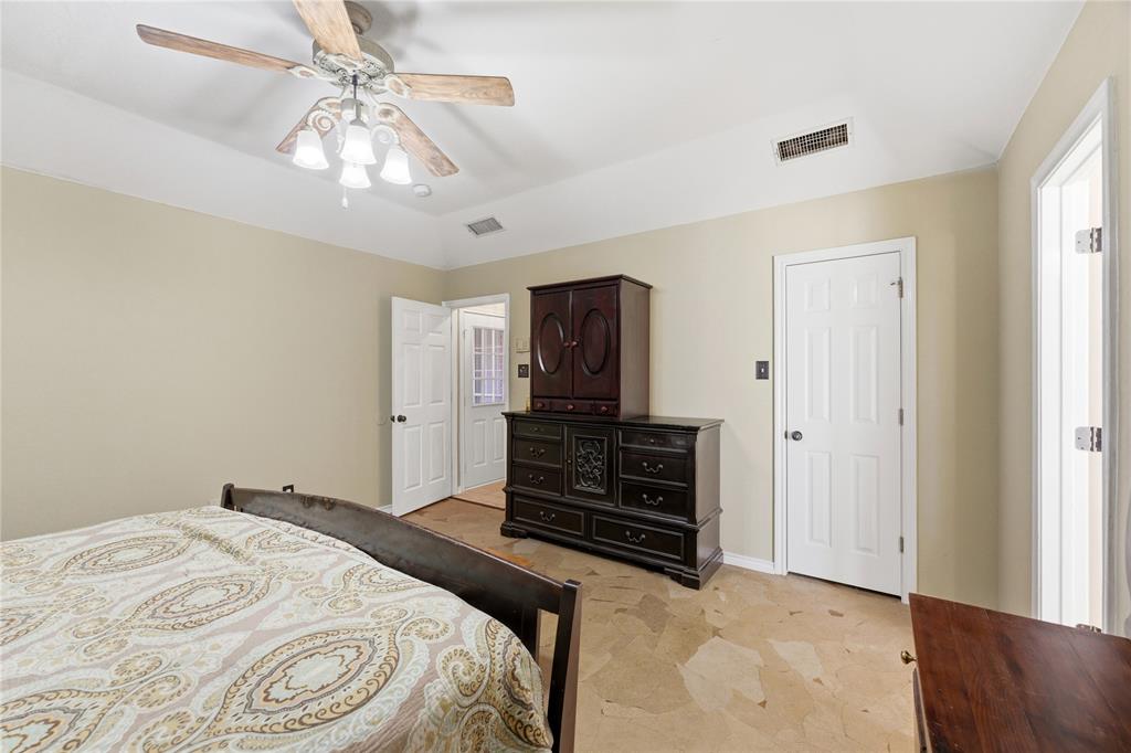 14529 County Road 511 Venus, TX 76084 - Photo 20 of 33 Bedroom featuring lofted ceiling and ceiling fan
