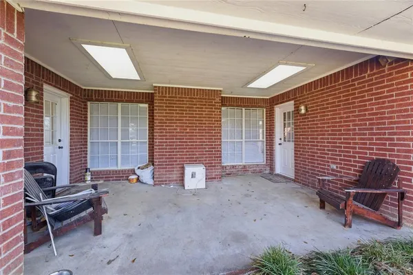 $800,000 | 14529 County Road 511, Venus, TX 76084