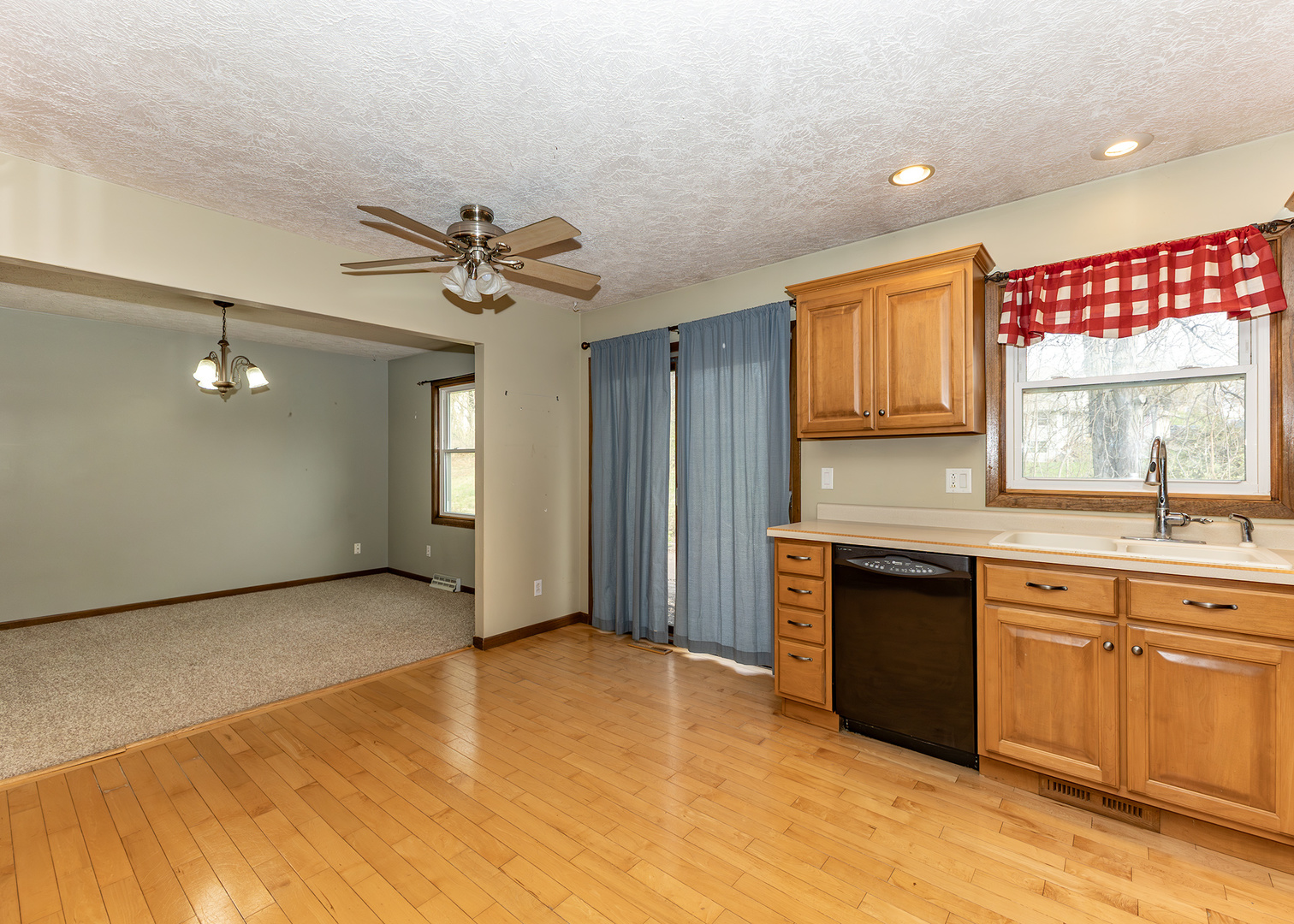 25 Oak Grove Road Geneseo, IL 61254 - Photo 6 of 22 Gallery Image 6