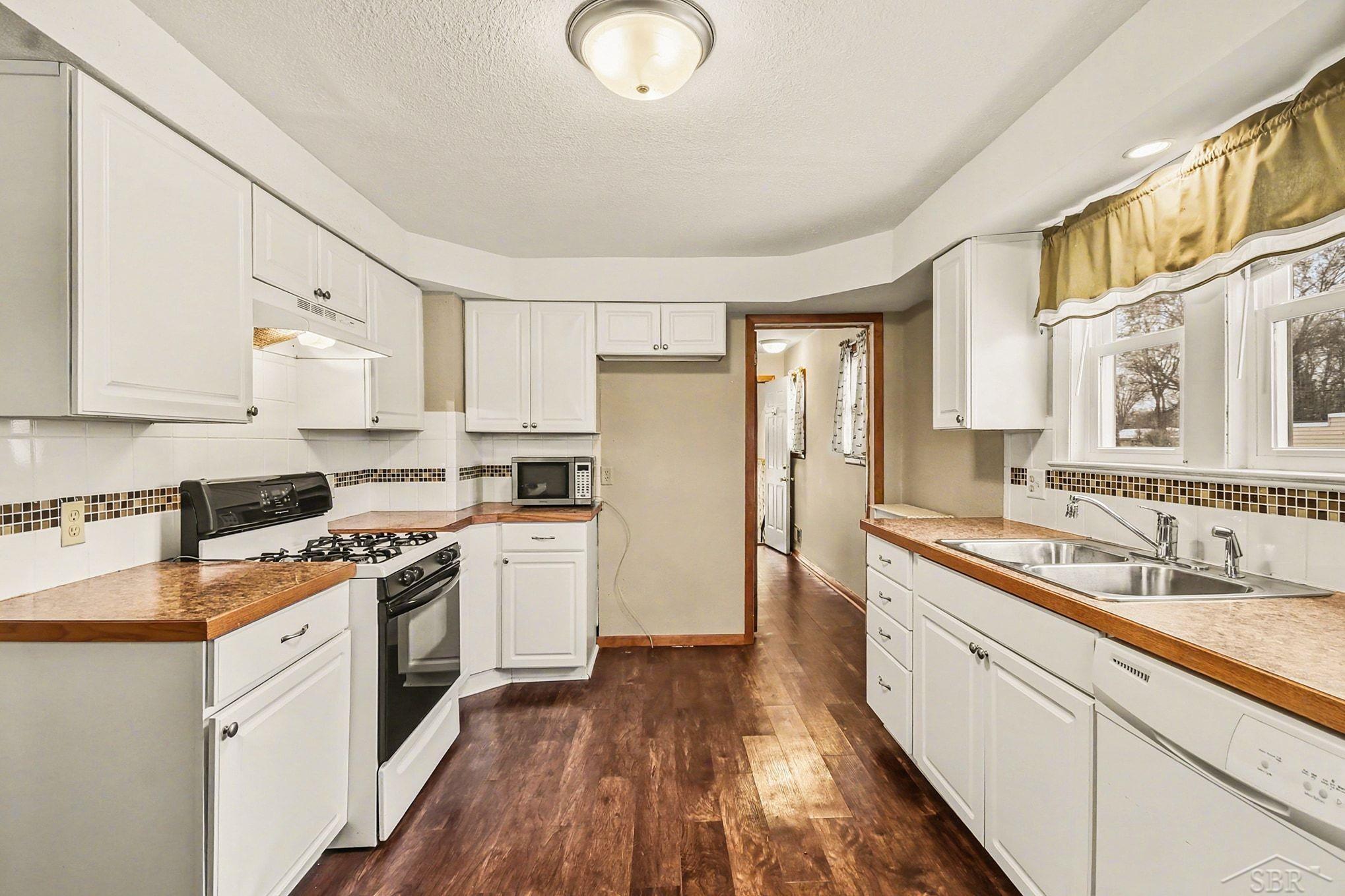 3525 Shattuck Road Saginaw, MI 48603 - Photo 6 of 22 50197433-891b8c27-3e80-4efa-8afb-6a3933580af5.JPG