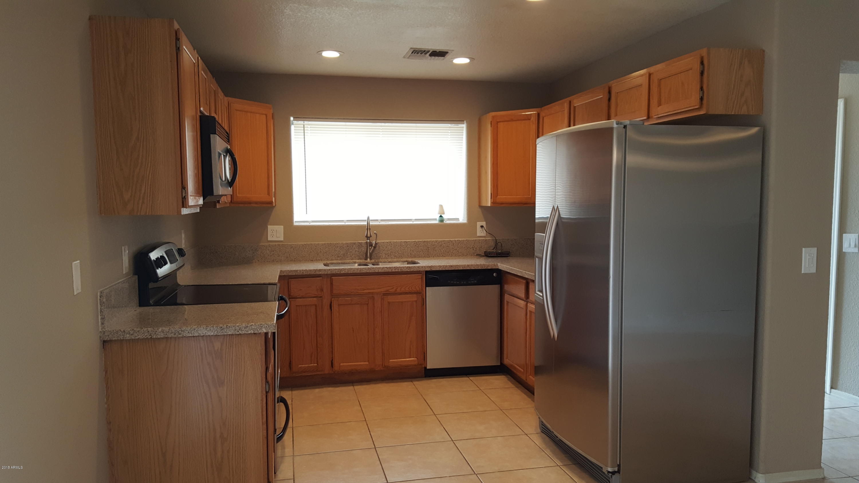 3136 East Chipman Road Phoenix, AZ 85040 - Photo 3 of 23 20180411_122521