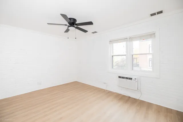 $2,495 | 455 West Grant Place, Unit 6, Chicago, IL 60614