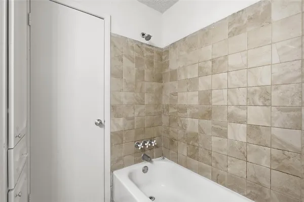 $2,125 | 125 North Jessup Street, Alvarado, TX 76009