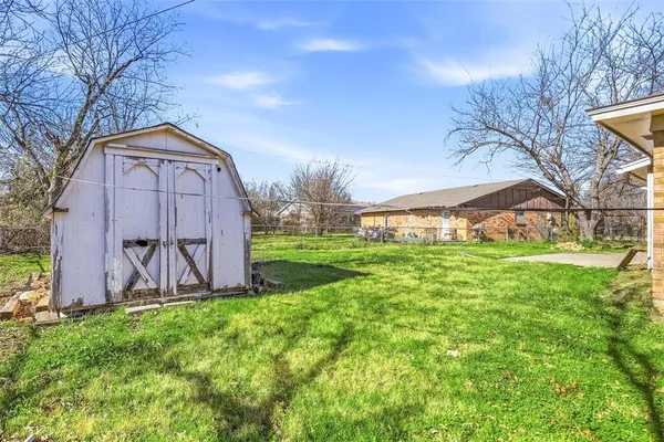 $2,125 | 125 North Jessup Street, Alvarado, TX 76009