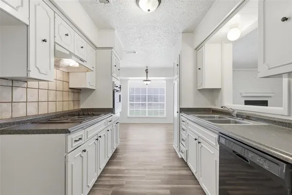 $2,125 | 125 North Jessup Street, Alvarado, TX 76009