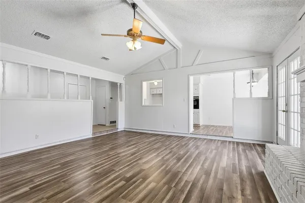 $2,125 | 125 North Jessup Street, Alvarado, TX 76009