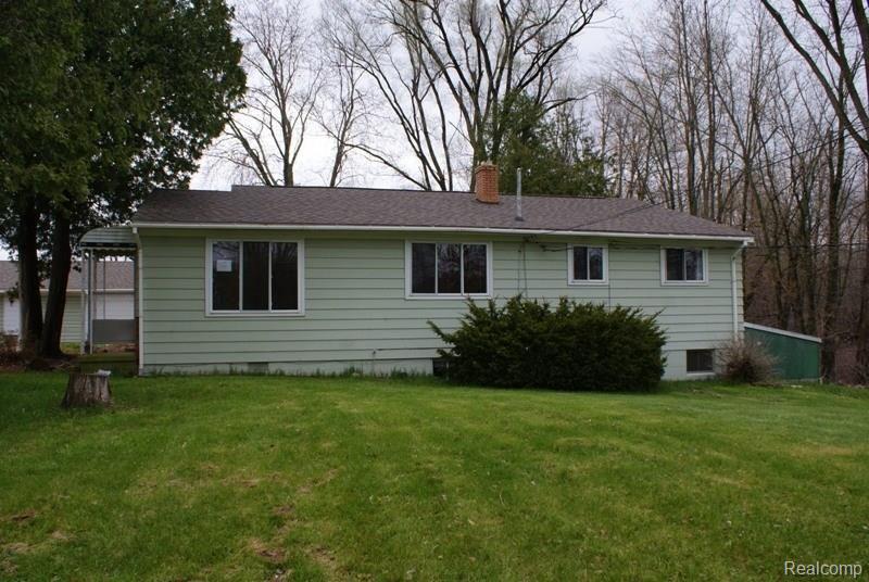 720 Angle Road Lapeer, MI 48446 - Photo 5 of 37 050235.JPG